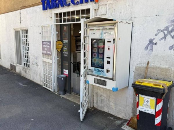 negozio in vendita a Roma in zona Ostiense