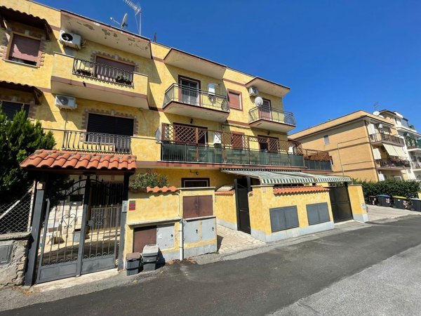 appartamento in vendita a Roma in zona Lunghezza
