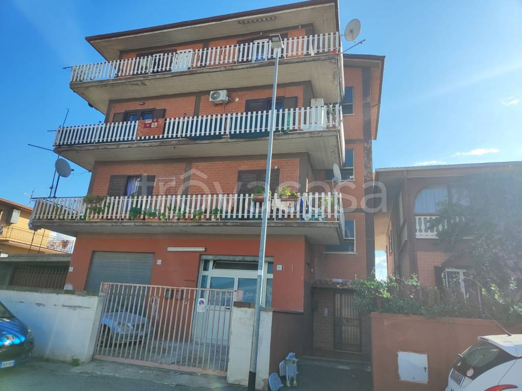 appartamento in vendita a Roma in zona Finocchio