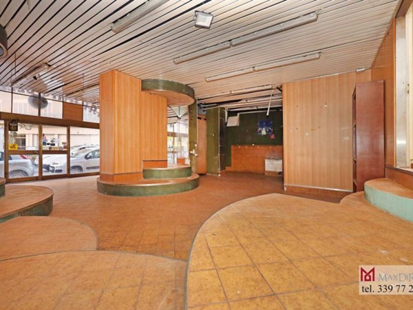 negozio in vendita a Roma in zona Appio Latino