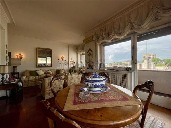 appartamento in vendita a Roma in zona EUR