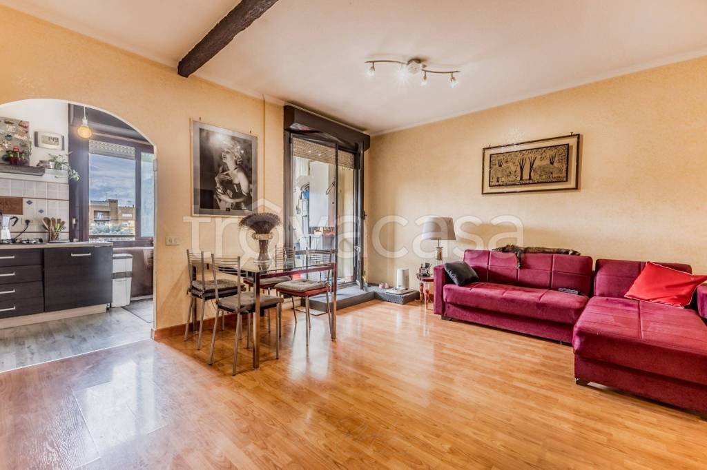 appartamento in vendita a Roma in zona Torre Angela