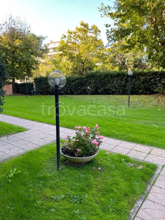 appartamento in vendita a Roma in zona Ardeatino