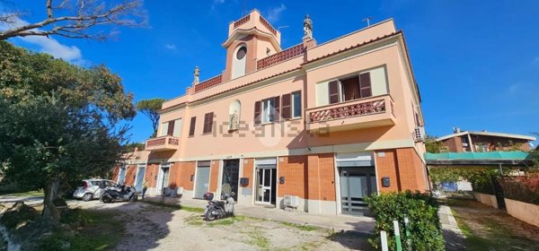 ufficio in vendita a Roma in zona Appio Pignatelli