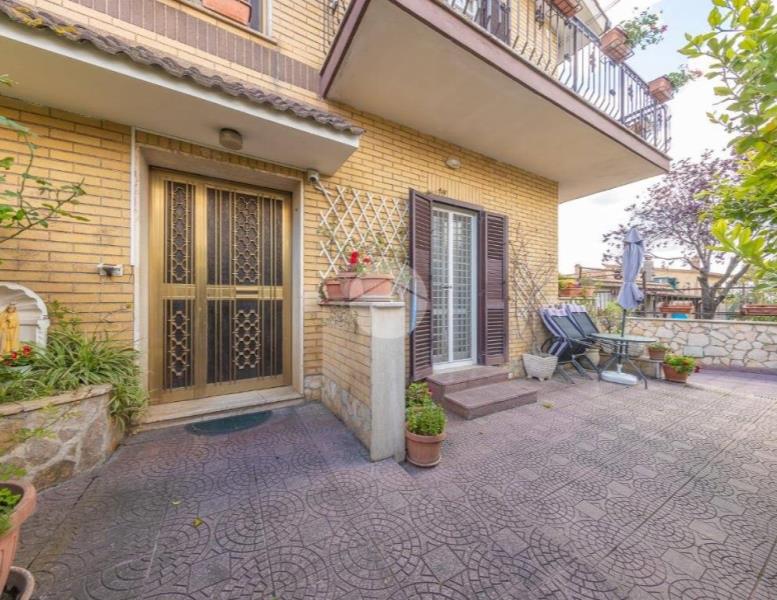 casa indipendente in vendita a Roma in zona Giardini di Corcolle