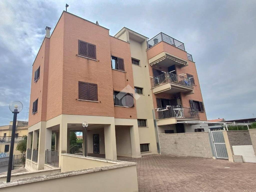 appartamento in vendita a Roma in zona Osteria del Curato