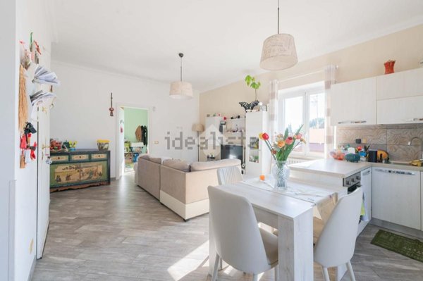 appartamento in vendita a Roma in zona Pantan Monastero