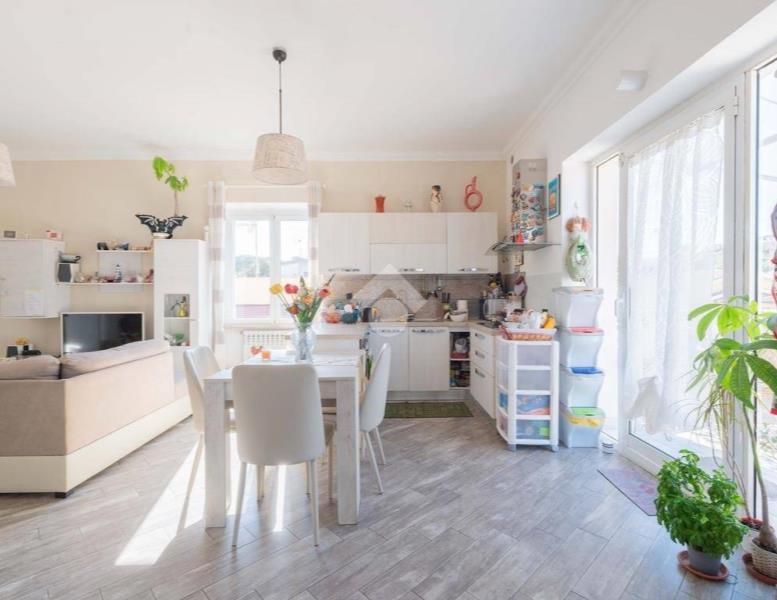 appartamento in vendita a Roma in zona Pantan Monastero