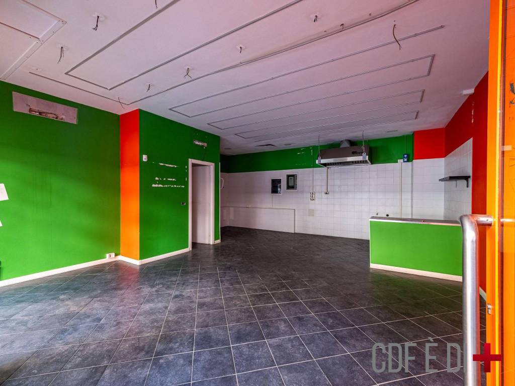 negozio in vendita a Roma in zona Collatino