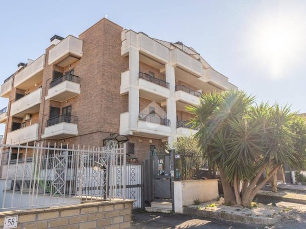 appartamento in vendita a Roma in zona Borghesiana