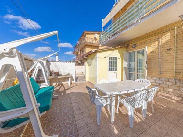 appartamento in vendita a Roma in zona Lunghezza