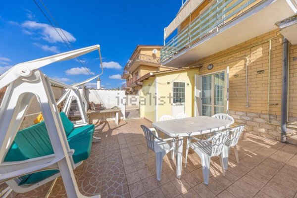 appartamento in vendita a Roma in zona Giardini di Corcolle