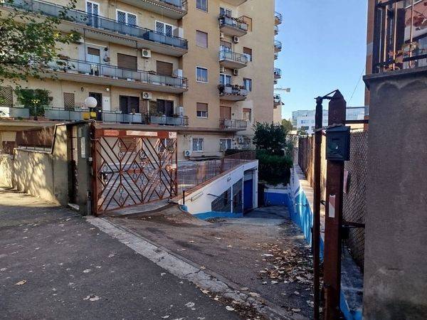 negozio in vendita a Roma in zona Appio Latino