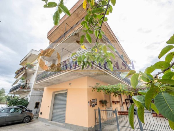 negozio in vendita a Roma in zona Olgiata