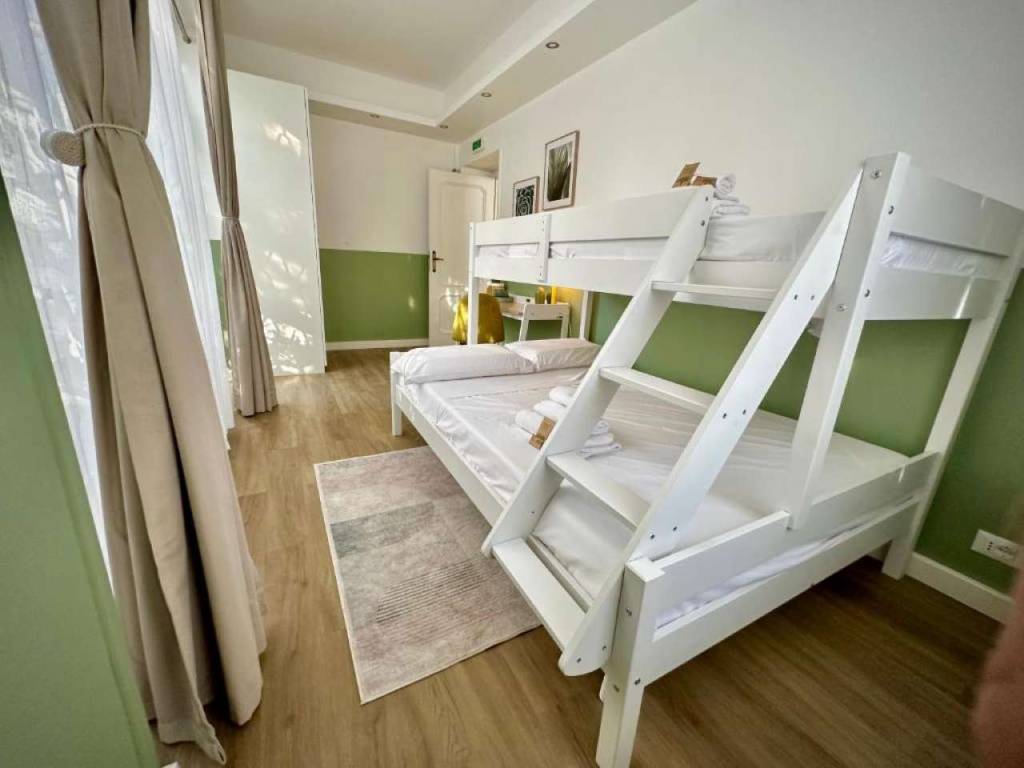 negozio in vendita a Roma in zona Appio Latino