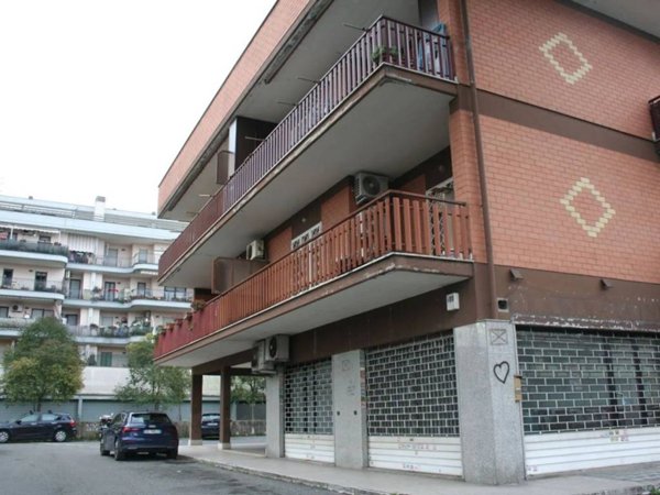 negozio in vendita a Roma in zona Borghesiana