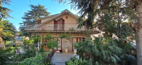 casa indipendente in vendita a Roma in zona Finocchio