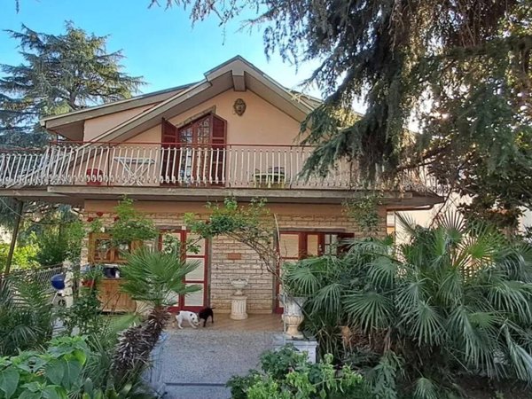 casa indipendente in vendita a Roma in zona Finocchio