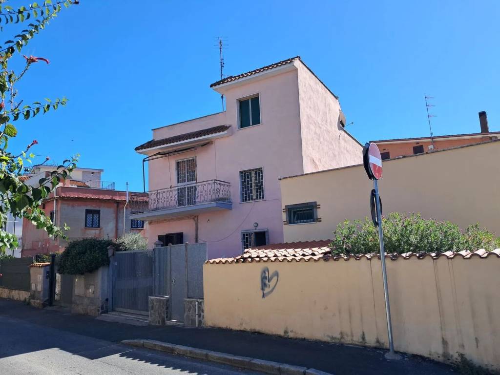 appartamento in vendita a Roma in zona Borghesiana