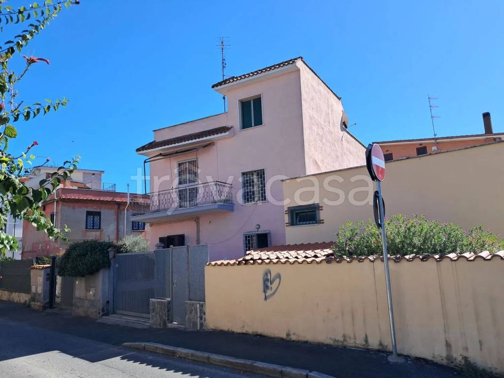 appartamento in vendita a Roma in zona Borghesiana