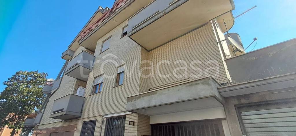 appartamento in vendita a Roma in zona Finocchio