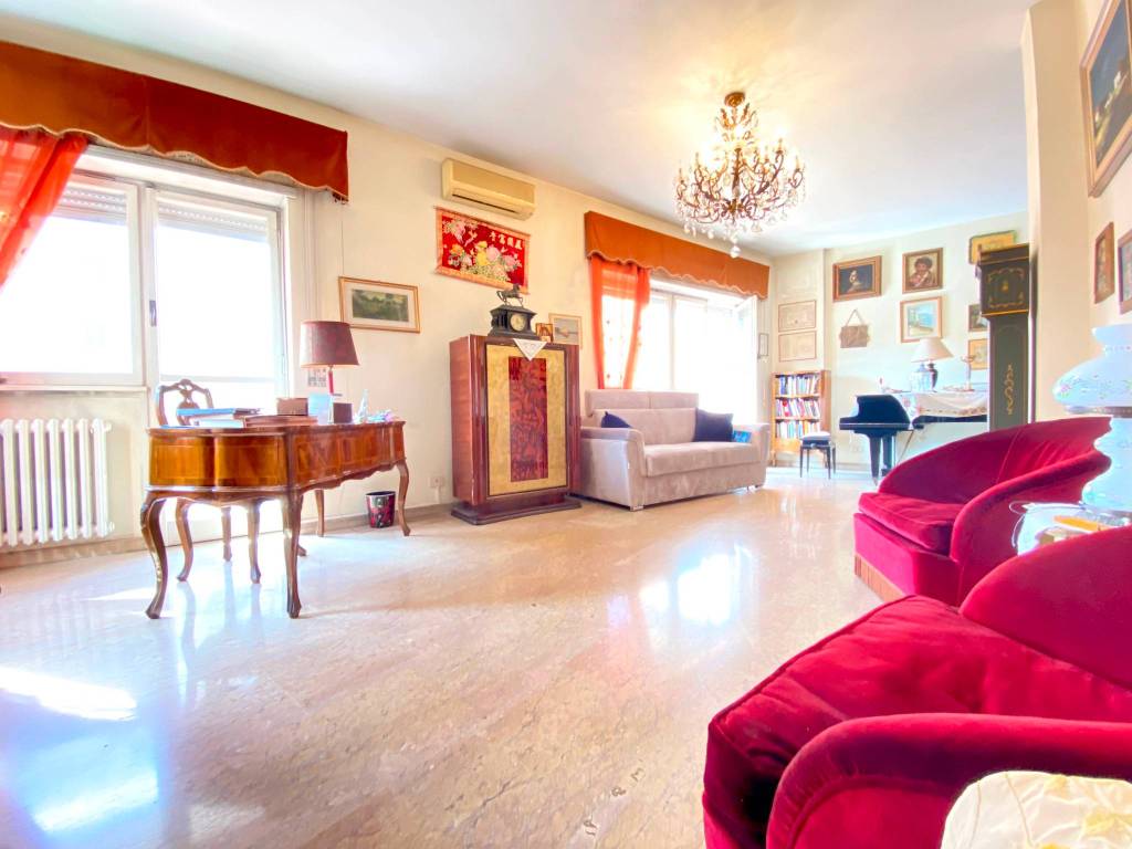 appartamento in vendita a Roma in zona Ostiense