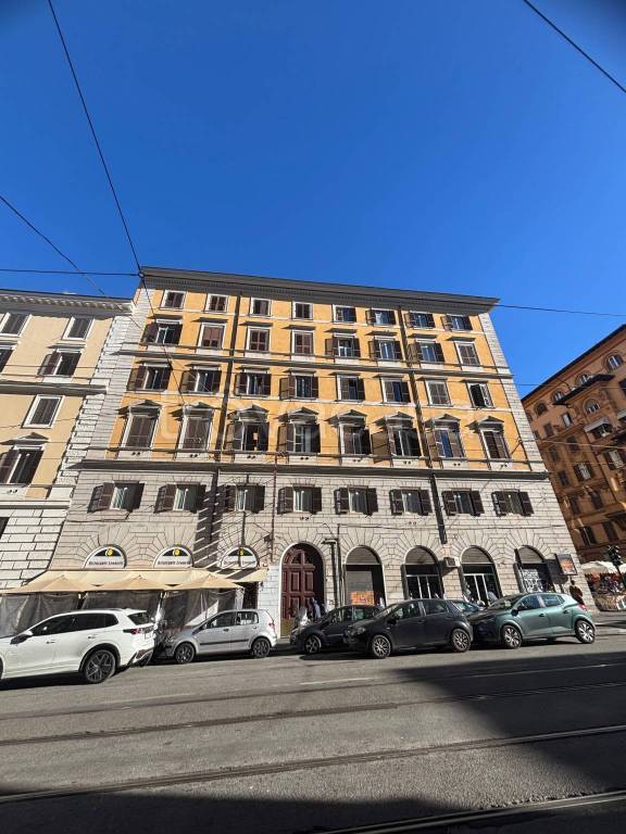 appartamento in vendita a Roma in zona Castro Pretorio