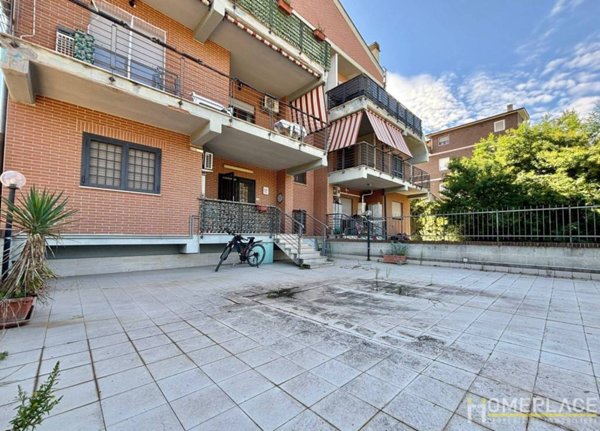 appartamento in vendita a Roma in zona Castelverde