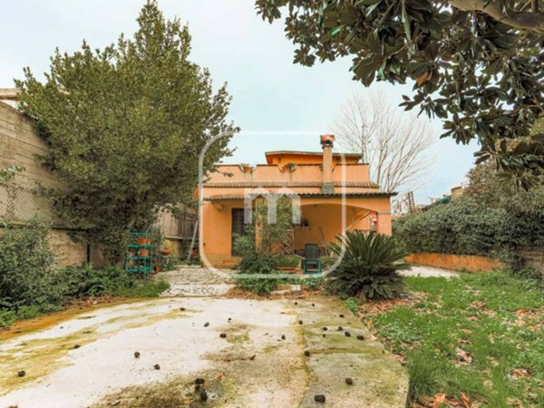 casa indipendente in vendita a Roma in zona Finocchio