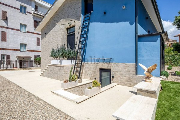 casa indipendente in vendita a Roma