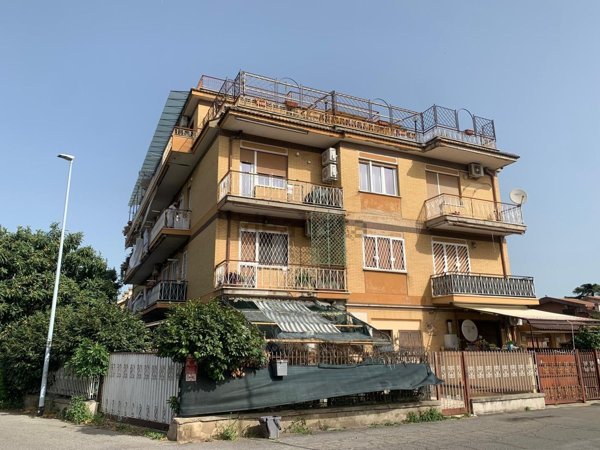 appartamento in vendita a Roma in zona Tor Bella Monaca