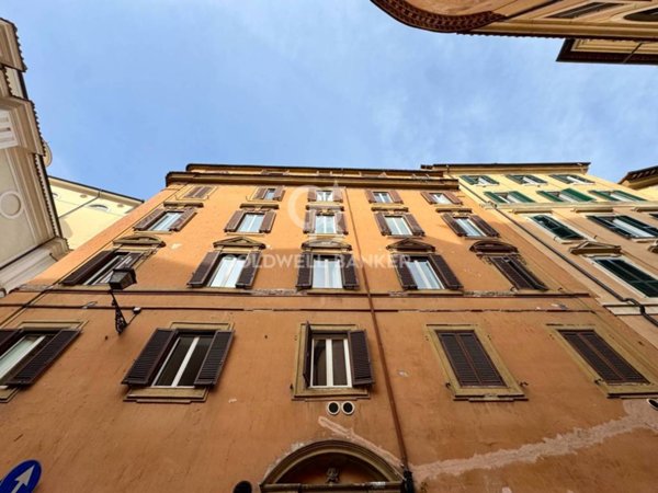 appartamento in vendita a Roma in zona Parione/Sant'Eustachio