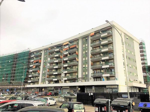 negozio in vendita a Roma in zona Cinecittà