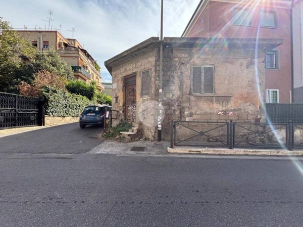 casa indipendente in vendita a Roma