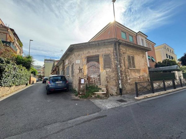 casa indipendente in vendita a Roma