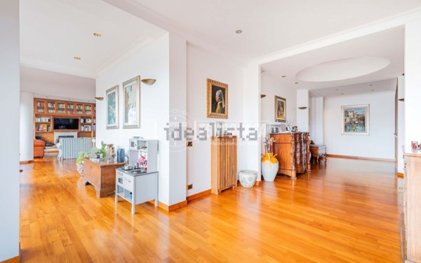 appartamento in vendita a Roma in zona EUR