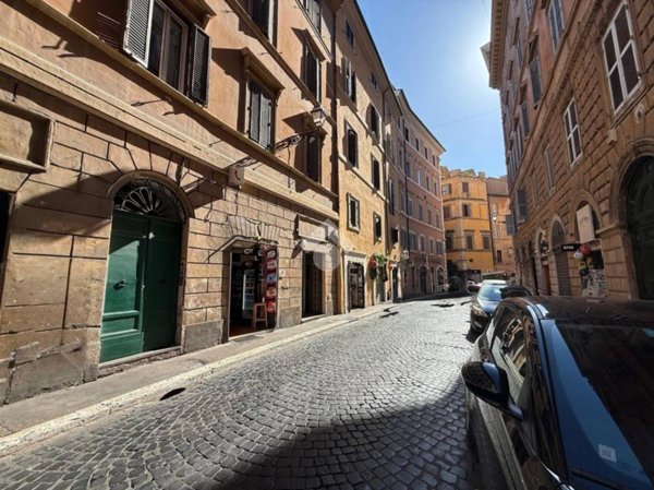 negozio in vendita a Roma in zona Parione/Sant'Eustachio
