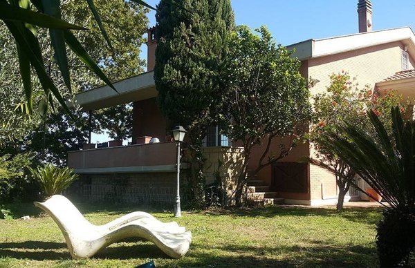casa indipendente in vendita a Roma in zona Pantan Monastero