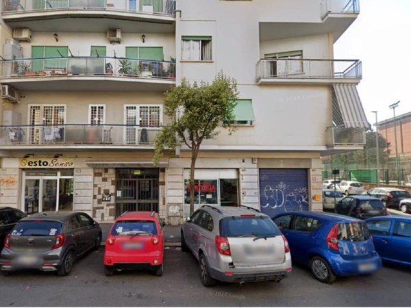 locale commerciale in vendita a Roma in zona Prenestino-Centocelle
