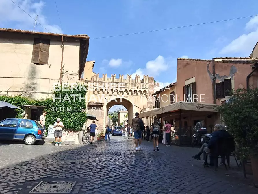 locale commerciale in vendita a Roma in zona Trastevere