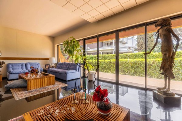 casa indipendente in vendita a Roma in zona Mostacciano