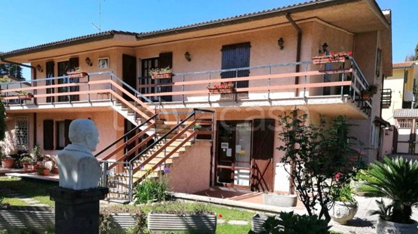 casa indipendente in vendita a Roma in zona Prima Porta