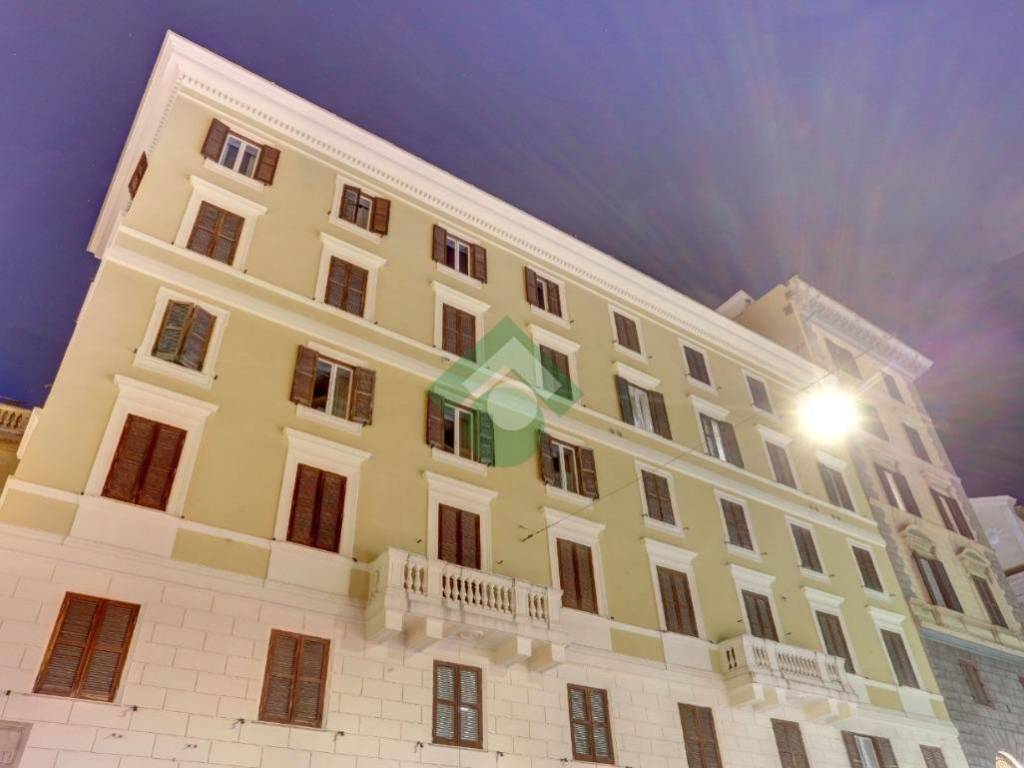 appartamento in vendita a Roma in zona Rione Monti/Campitelli