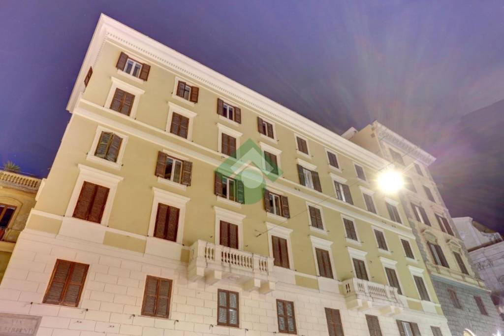 appartamento in vendita a Roma in zona Rione Monti/Campitelli