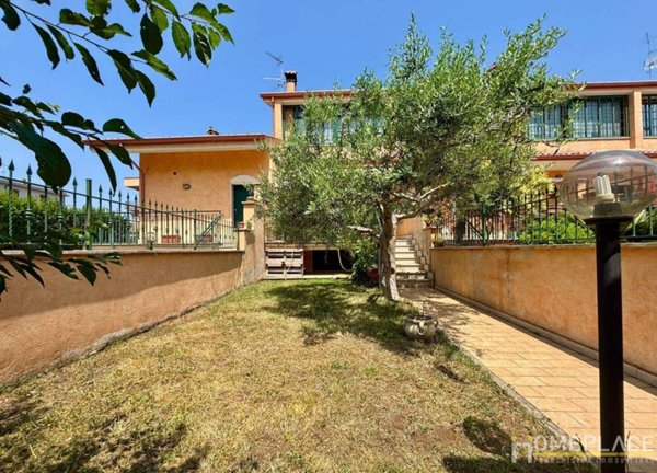 casa indipendente in vendita a Roma in zona Giardini di Corcolle