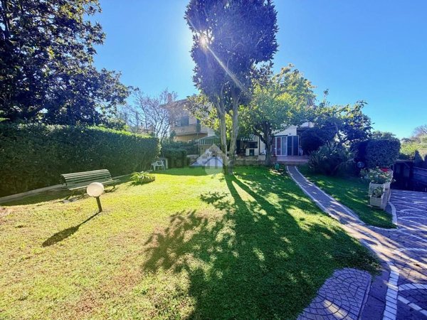 casa indipendente in vendita a Roma in zona Axa