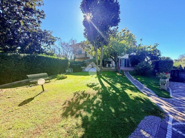 casa indipendente in vendita a Roma in zona Axa