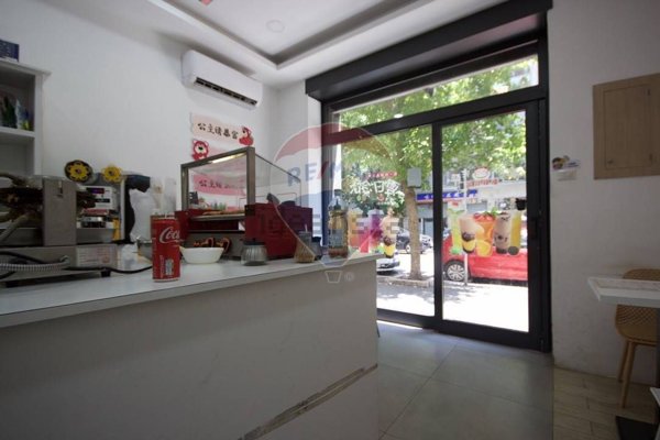 locale commerciale in vendita a Roma in zona Prenestino-Labicano