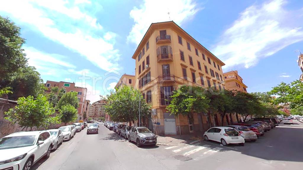 appartamento in vendita a Roma in zona Appio Latino