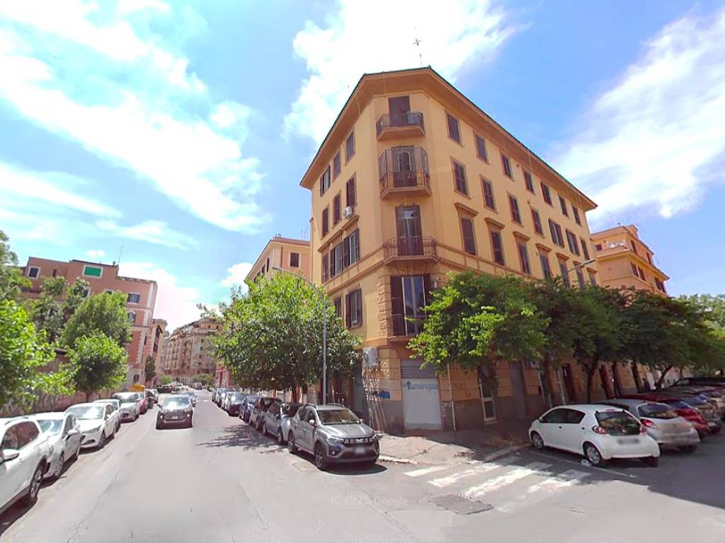 appartamento in vendita a Roma in zona Appio Latino